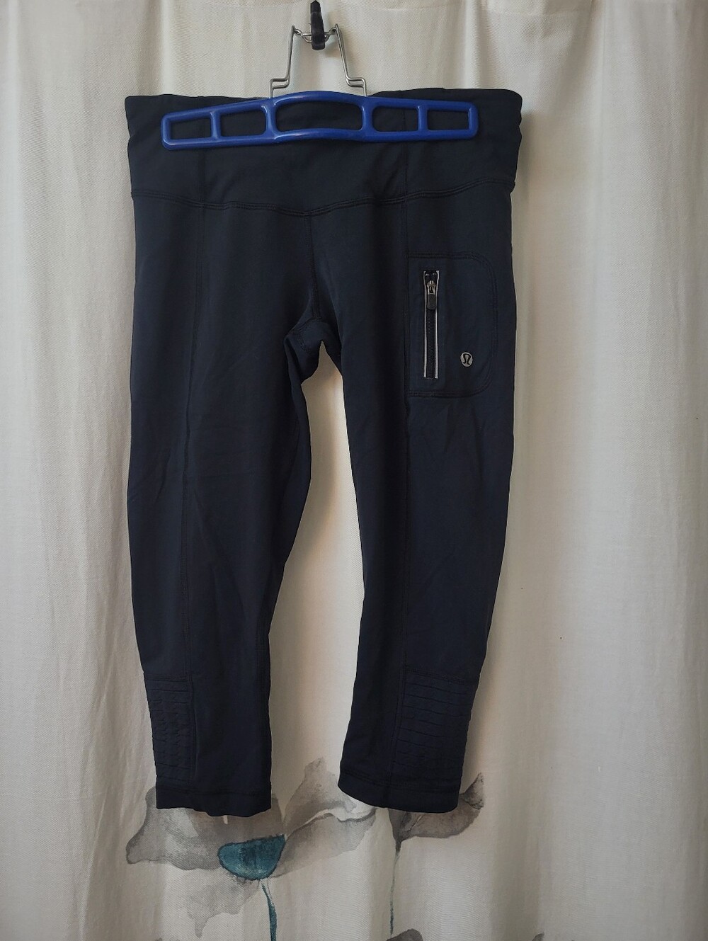 Lulemon athletica Black Cropped Leggings with Zipper Pocket
